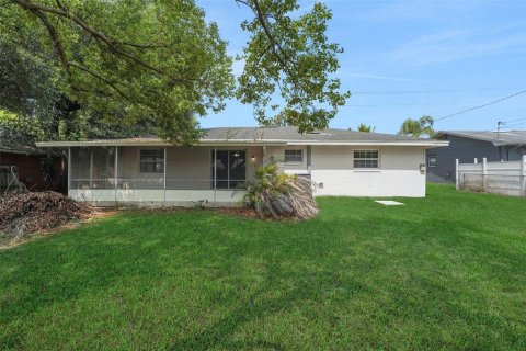 House in Winter Haven, Florida 3 bedrooms, 133.69 sq.m. № 2214293 - photo 2