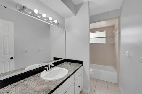 House in Winter Haven, Florida 3 bedrooms, 133.69 sq.m. № 2214293 - photo 11
