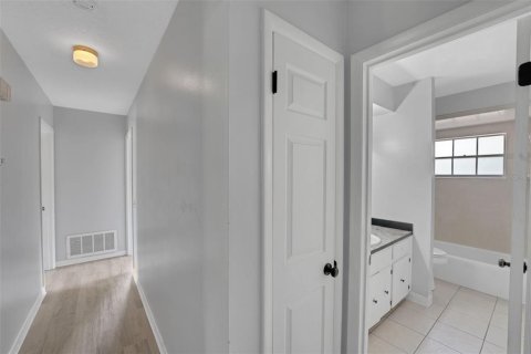 House in Winter Haven, Florida 3 bedrooms, 133.69 sq.m. № 2214293 - photo 12