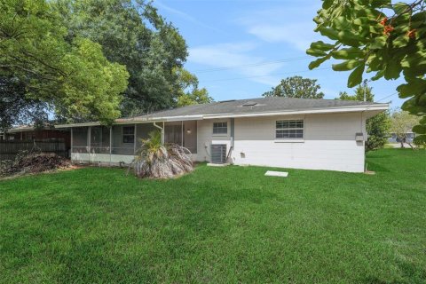 House in Winter Haven, Florida 3 bedrooms, 133.69 sq.m. № 2214293 - photo 17