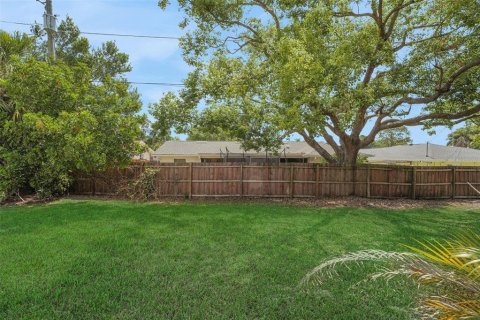 House in Winter Haven, Florida 3 bedrooms, 133.69 sq.m. № 2214293 - photo 18