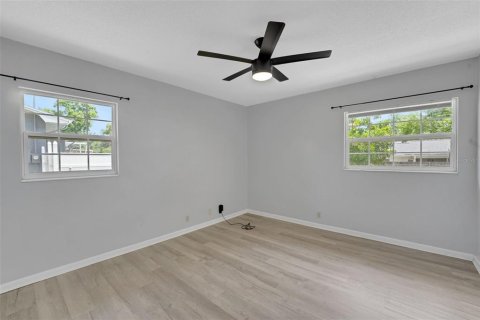 House in Winter Haven, Florida 3 bedrooms, 133.69 sq.m. № 2214293 - photo 13