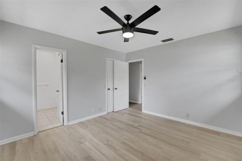 House in Winter Haven, Florida 3 bedrooms, 133.69 sq.m. № 2214293 - photo 10