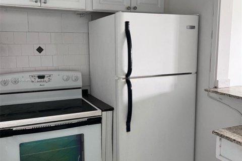 Condo in Boca Raton, Florida, 1 bedroom  № 2193771 - photo 4