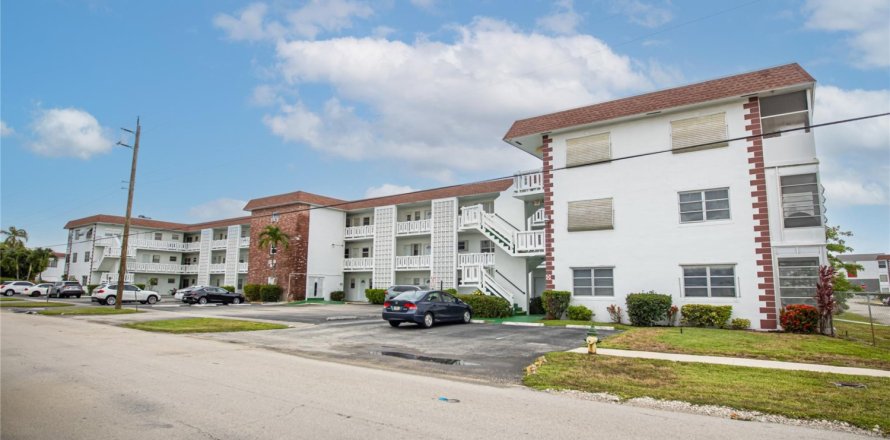 Condominio en Lauderhill, Florida, 2 dormitorios № 1227825