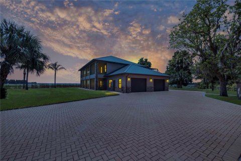 Casa en venta en Lake Wales, Florida, 3 dormitorios, 242.1 m2 № 1847894 - foto 1