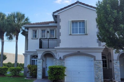 Townhouse in Miami, Florida 3 bedrooms, 172.52 sq.m. № 2027203