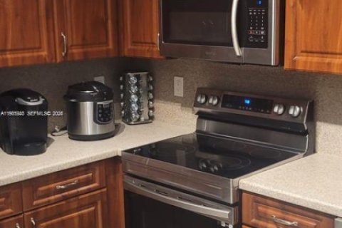 Townhouse in Miami, Florida 3 bedrooms, 172.52 sq.m. № 2027203 - photo 18