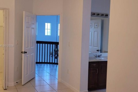 Townhouse in Miami, Florida 3 bedrooms, 172.52 sq.m. № 2027203 - photo 11
