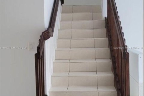 Townhouse in Miami, Florida 3 bedrooms, 172.52 sq.m. № 2027203 - photo 2