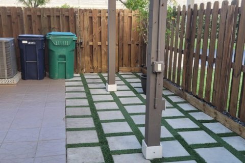 Townhouse in Miami, Florida 3 bedrooms, 172.52 sq.m. № 2027203 - photo 13