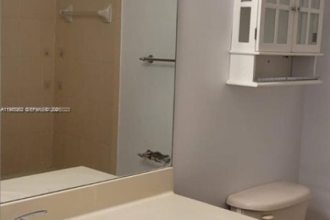 Townhouse in Miami, Florida 3 bedrooms, 172.52 sq.m. № 2027203 - photo 9