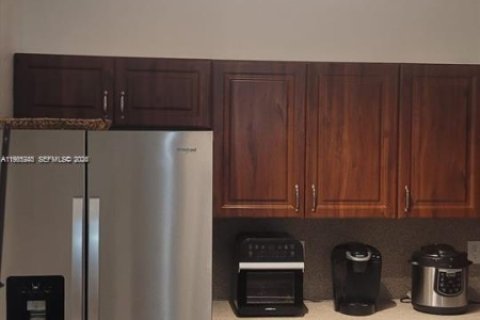 Townhouse in Miami, Florida 3 bedrooms, 172.52 sq.m. № 2027203 - photo 17