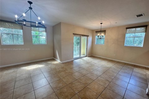 Copropriété à vendre à Doral, Floride: 2 chambres, 104.33 m2 № 1944176 - photo 1
