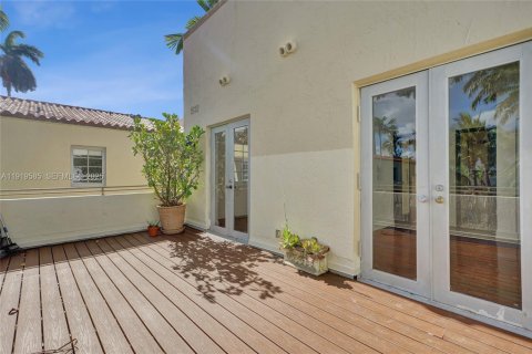 Condo in Miami Beach, Florida, 2 bedrooms  № 1990854 - photo 19