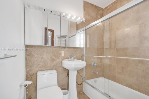 Condo in Miami Beach, Florida, 2 bedrooms  № 1990854 - photo 9