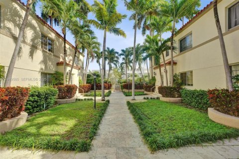Condo in Miami Beach, Florida, 2 bedrooms  № 1990854 - photo 26