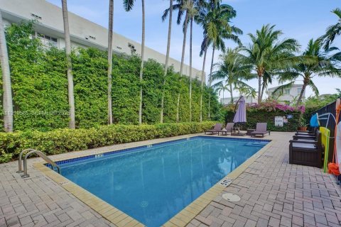 Condo in Miami Beach, Florida, 2 bedrooms  № 1990854 - photo 20