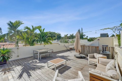 Condo in Miami Beach, Florida, 2 bedrooms  № 1990854 - photo 15