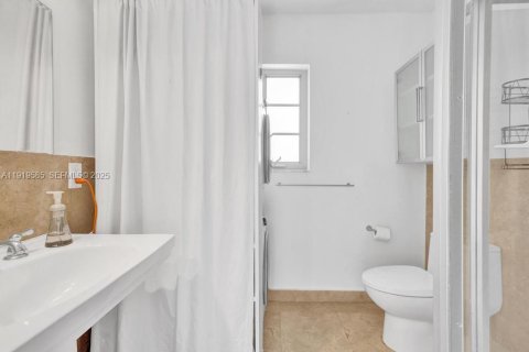 Condo in Miami Beach, Florida, 2 bedrooms  № 1990854 - photo 12