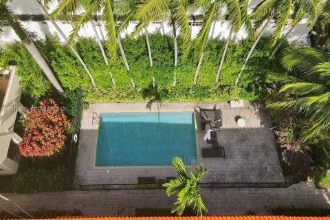 Condo in Miami Beach, Florida, 2 bedrooms  № 1990854 - photo 22