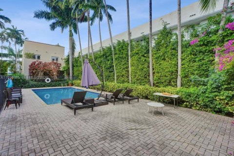 Condo in Miami Beach, Florida, 2 bedrooms  № 1990854 - photo 21