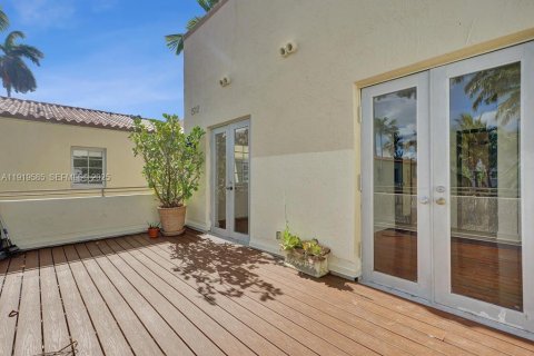 Condo in Miami Beach, Florida, 2 bedrooms  № 1990854 - photo 16