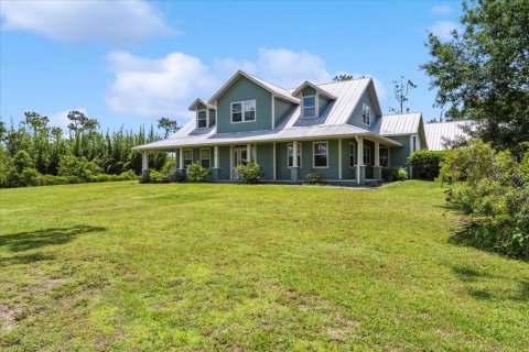 House in Punta Gorda, Florida 4 bedrooms, 303.51 sq.m. № 1797794 - photo 3