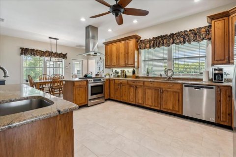 House in Punta Gorda, Florida 4 bedrooms, 303.51 sq.m. № 1797794 - photo 9