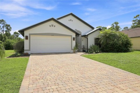House in Port Charlotte, Florida 3 bedrooms, 175.03 sq.m. № 2322342 - photo 4
