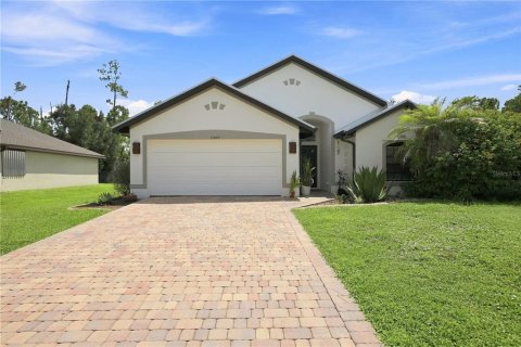 House in Port Charlotte, Florida 3 bedrooms, 175.03 sq.m. № 2322342 - photo 3