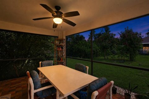 House in Port Charlotte, Florida 3 bedrooms, 175.03 sq.m. № 2322342 - photo 2