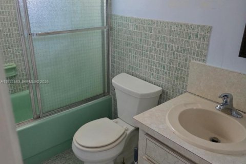 Copropriété à vendre à Miami, Floride: 2 chambres, 105.17 m2 № 1992192 - photo 12