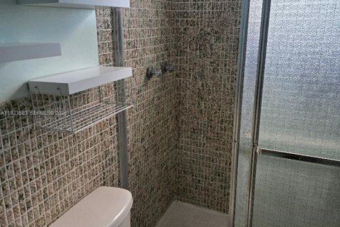 Condo in Miami, Florida, 2 bedrooms  № 1992192 - photo 18