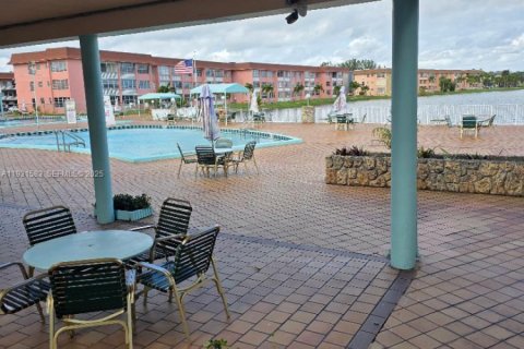 Condo in Miami, Florida, 2 bedrooms  № 1992192 - photo 6