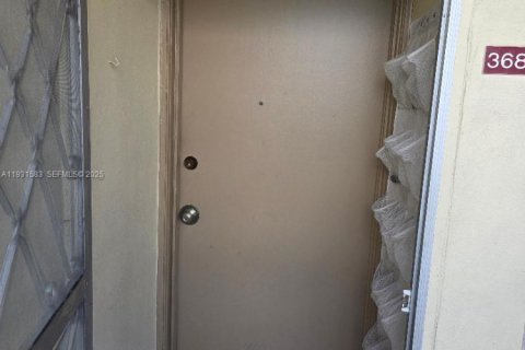 Condo in Miami, Florida, 2 bedrooms  № 1992192 - photo 3