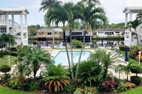 Condo in Wilton Manors, Florida, 2 bedrooms  № 1223137 - photo 1
