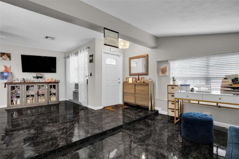 House in Miramar, Florida 2 bedrooms, 96.43 sq.m. № 1993499 - photo 8