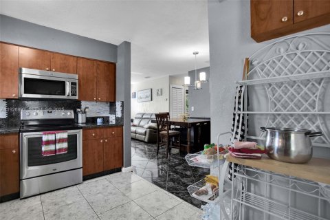 House in Miramar, Florida 2 bedrooms, 96.43 sq.m. № 1993499 - photo 14