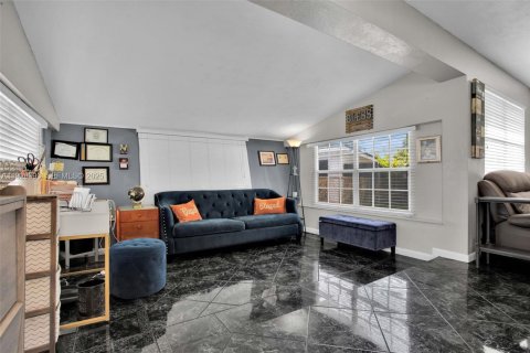 House in Miramar, Florida 2 bedrooms, 96.43 sq.m. № 1993499 - photo 11