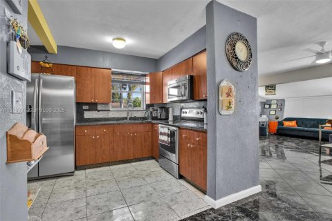 House in Miramar, Florida 2 bedrooms, 96.43 sq.m. № 1993499 - photo 15