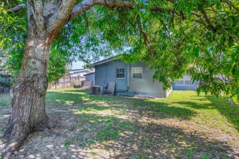 House in Miramar, Florida 2 bedrooms, 96.43 sq.m. № 1993499 - photo 30