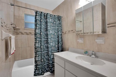 House in Miramar, Florida 2 bedrooms, 96.43 sq.m. № 1993499 - photo 22