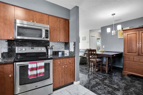 House in Miramar, Florida 2 bedrooms, 96.43 sq.m. № 1993499 - photo 16