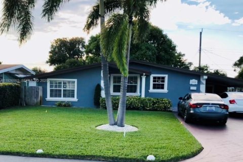 House in Miramar, Florida 2 bedrooms, 96.43 sq.m. № 1993499 - photo 1