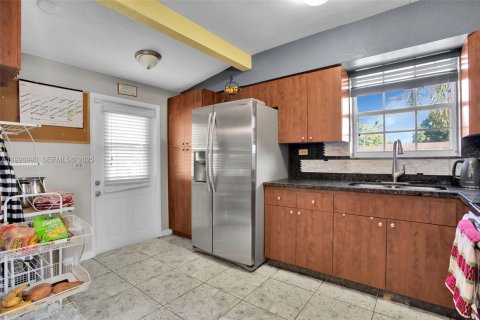 House in Miramar, Florida 2 bedrooms, 96.43 sq.m. № 1993499 - photo 18