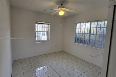 Снять в аренду виллу или дом в Майами, Флорида 2 спальни, 114.83м2, № 1952749 - фото 9