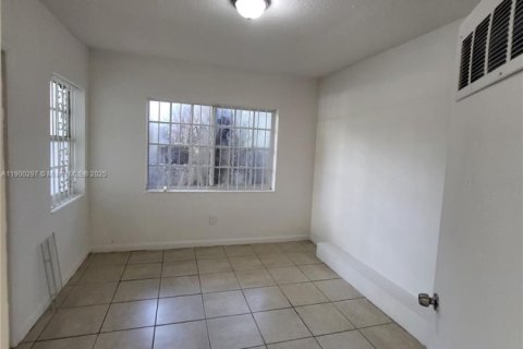 Снять в аренду виллу или дом в Майами, Флорида 2 спальни, 114.83м2, № 1952749 - фото 7