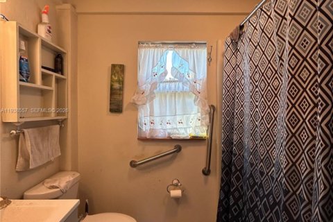 House in Bradenton, Florida 4 bedrooms, 137.12 sq.m. № 1996288 - photo 10