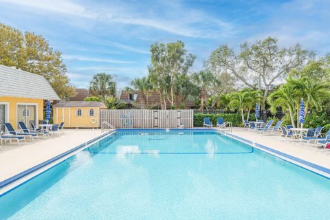 Townhouse in Vero Beach, Florida 2 bedrooms, 108.7 sq.m. № 1014227 - photo 1